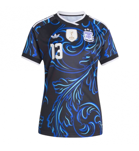 Argentinië Cristian Romero #13 Uit tenue Dames WK 2026 Voetbalshirt Korte Mouw 2 Argentinië Cristian Romero #13 Uit tenue Dames WK 2026 Voetbalshirt Korte Mouw 2