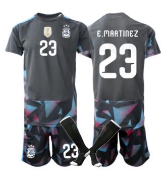 Argentinië Emiliano Martinez #23 Keeper Thuis tenue Kids WK 2026 Voetbalshirt Korte Mouw + Shorts Argentinië Emiliano Martinez #23 Keeper Thuis tenue Kids WK 2026 Voetbalshirt Korte Mouw + Shorts