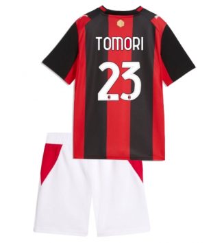 AC Milan Fikayo Tomori #23 Thuis tenue Kids 2026-27 Voetbalshirt Korte Mouw + Shorts